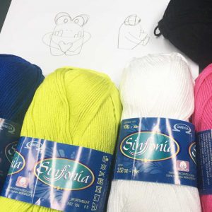 Kit Amigurumi para Tejer al monstruito enamorado